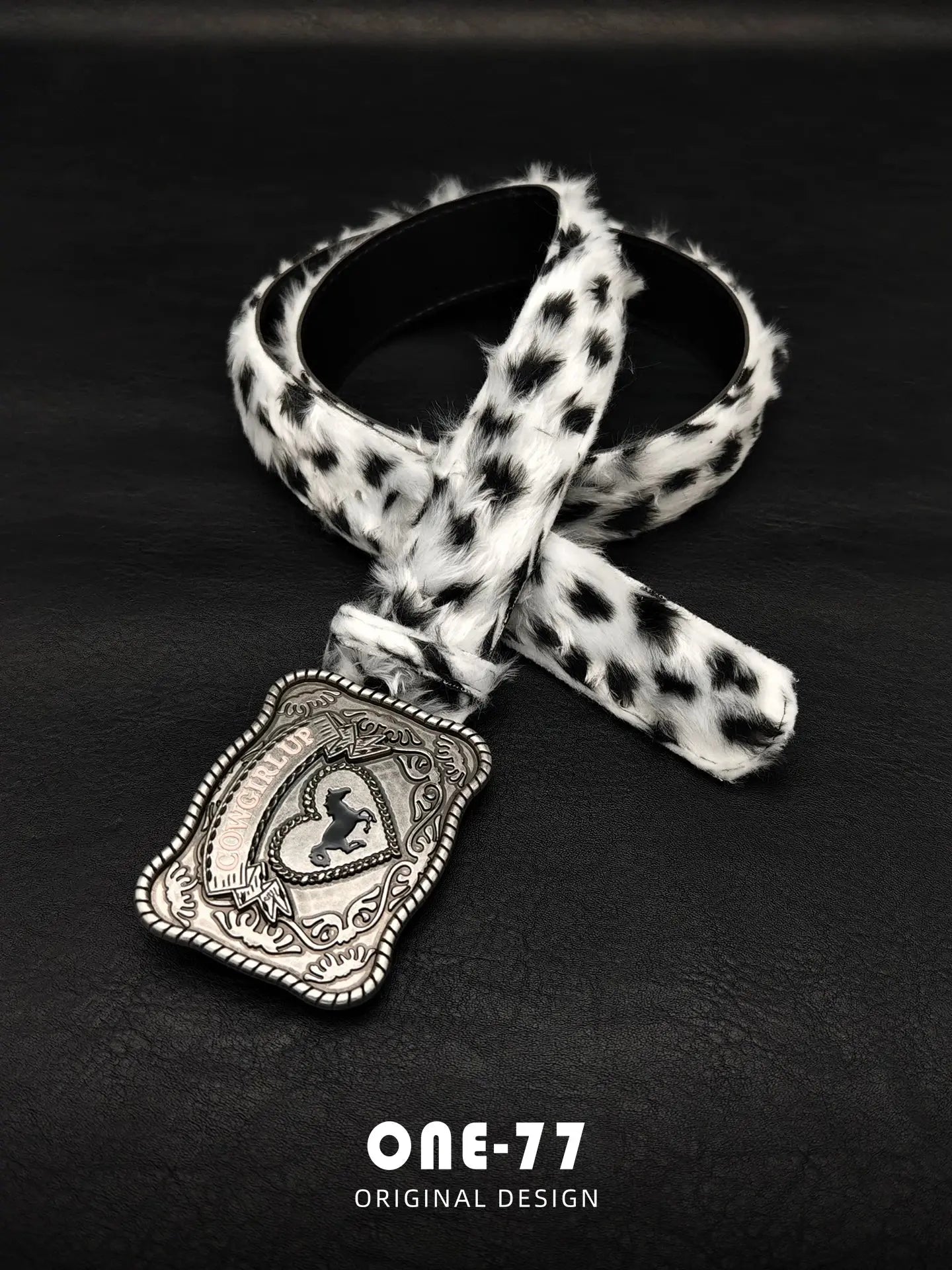 Siyah-Beyaz Tüylü Leopar Kemer – Retro Metal Tokalı Y2K Unisex Beltlux