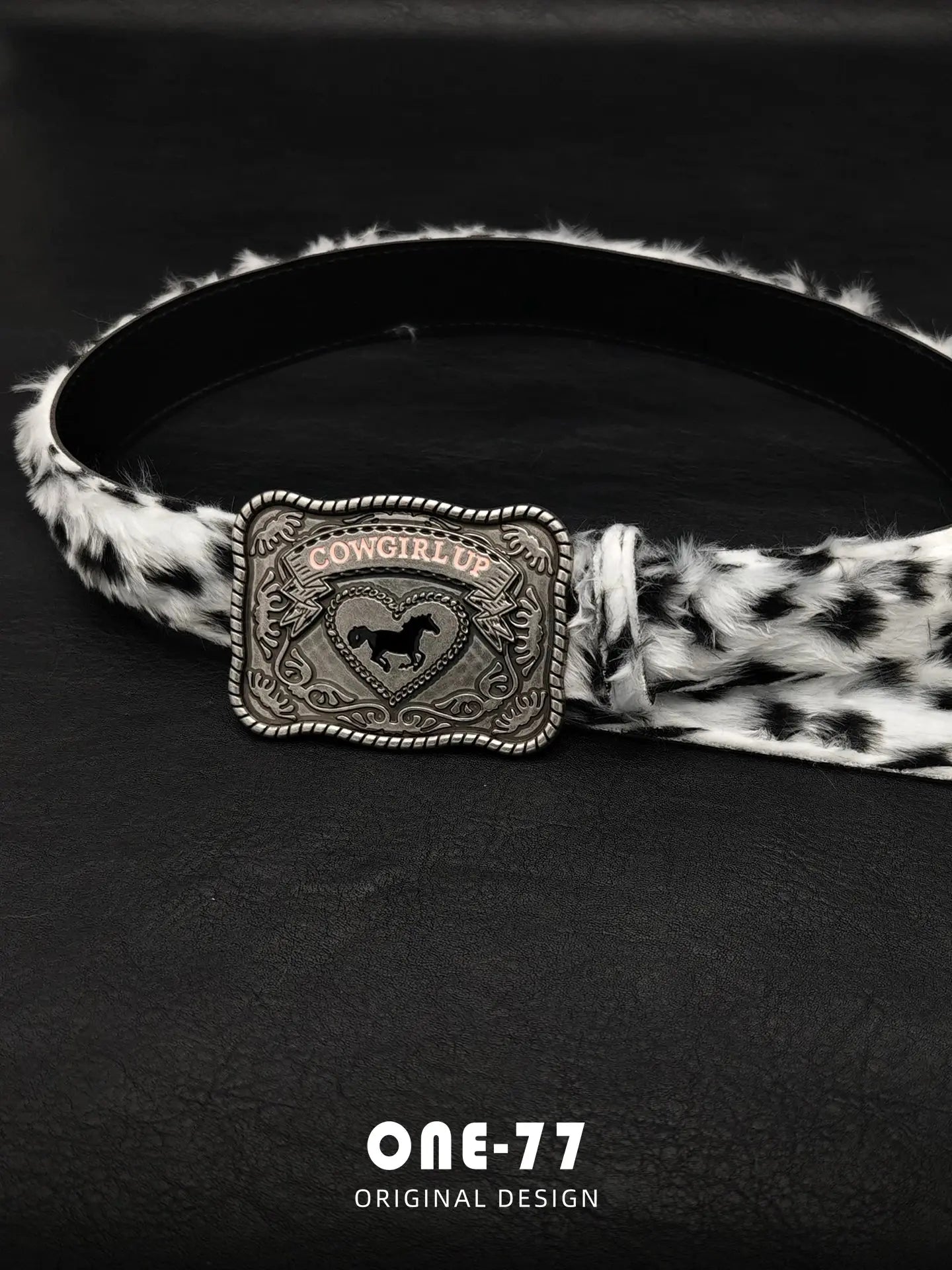 Siyah-Beyaz Tüylü Leopar Kemer – Retro Metal Tokalı Y2K Unisex Beltlux