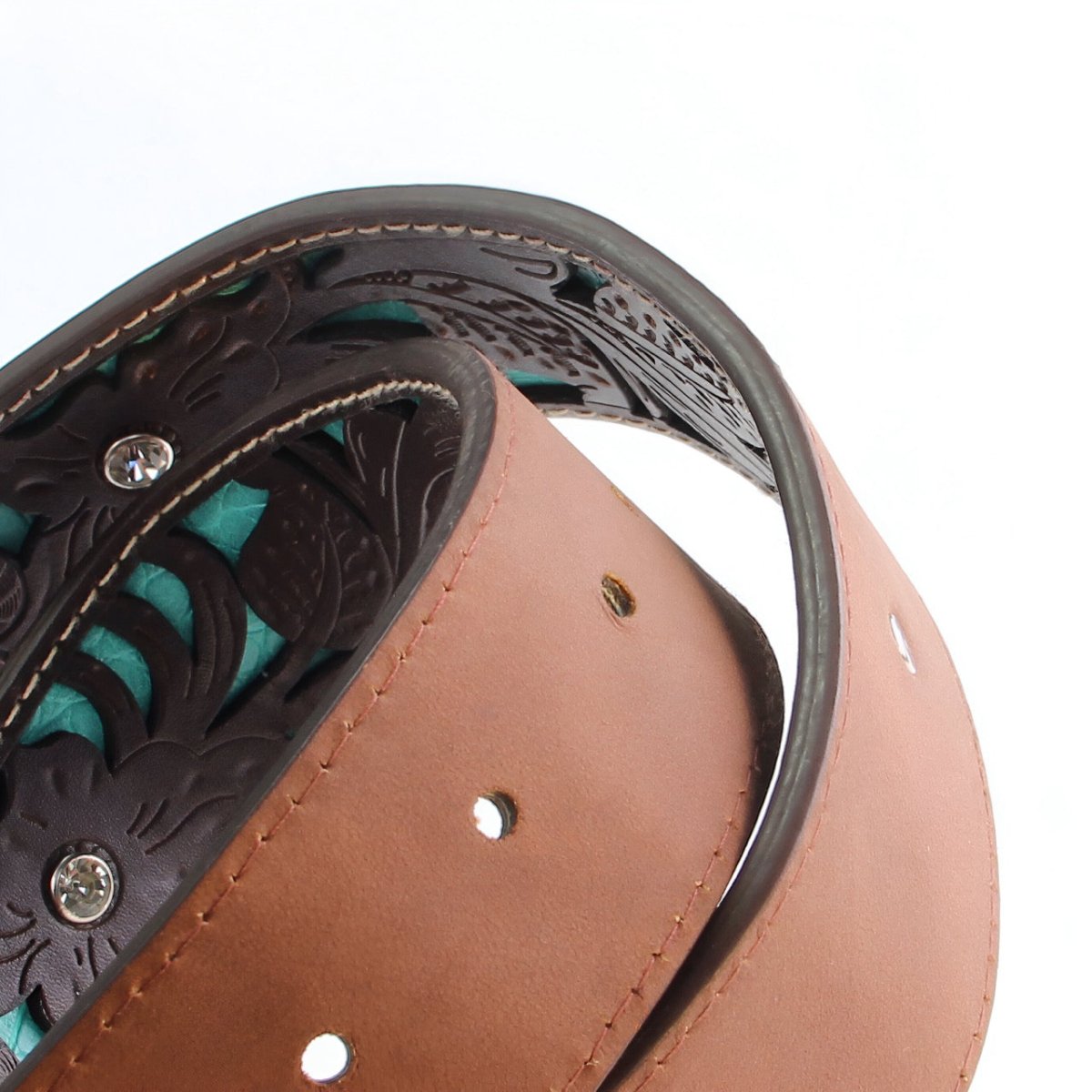 Naya Western Kemer Strasslı Tokalı – Şık ve Göz Alıcı Bir Model